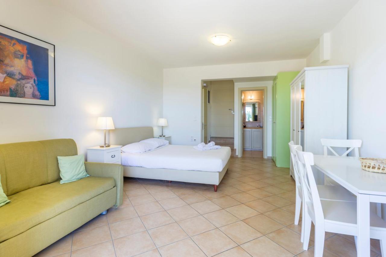 Pleiades Luxury Apartments ポルト・ヘリ エクステリア 写真